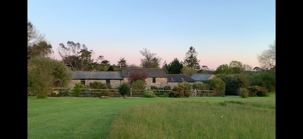 Old Winery and Meadow Cottage at Hybadore