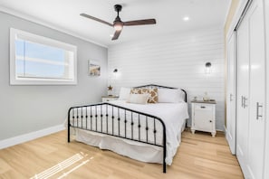 Bedroom with King Size Bed