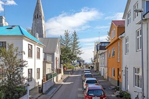 Unlock the perfect adventure with this apartment's unbeatable location and walking distance access to all the must-see spots. Plus, enjoy the convenience of free parking by the iconic church in the background.