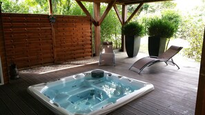 Bain à remous extérieur