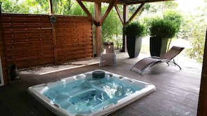 Bain à remous extérieur