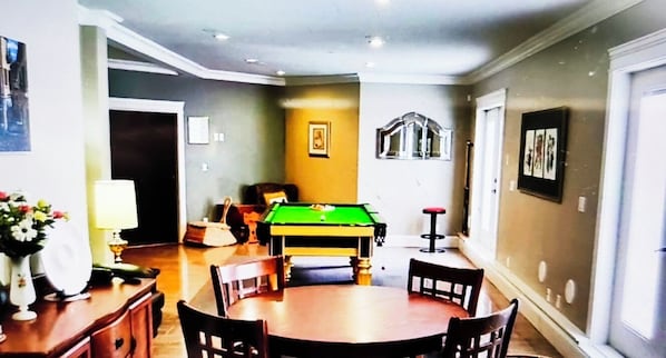 Spielezimmer