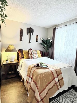 Sleep in style, safari style 🐘🌿 — where earthy textures, bold patterns, and curated details bring the wild beauty of Africa right to your bedside.