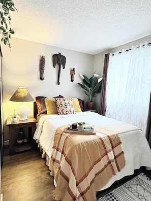 Sleep in style, safari style 🐘🌿 — where earthy textures, bold patterns, and curated details bring the wild beauty of Africa right to your bedside.