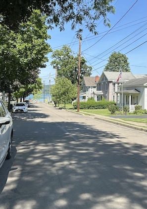 Less than 1 block to Keuka Lake