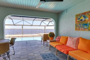Furnished Lanai | Dining Area | Pool Toys