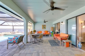 Furnished Lanai | Dining Area | Pool Toys