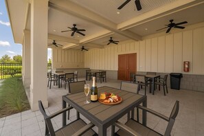 Outdoor Dining | Family Fun
