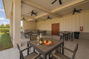Outdoor Dining | Family Fun