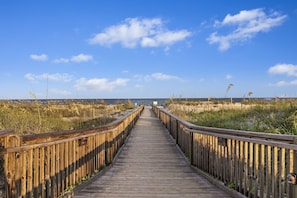 Beach Access: Breezy 8-minute walk to the Folly Field Beach along the beautiful resort paths