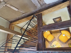 Stilvolles 35 qm-Apartment auf zwei Ebenen-Oben / Unten Ansicht