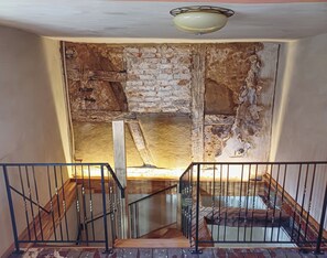Stilvolles 35 qm-Apartment auf zwei Ebenen-Schlafraum Ansicht 2