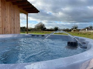 Bain à remous extérieur