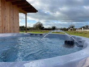 Bain à remous extérieur