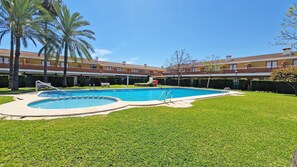 Terrasse et piscine