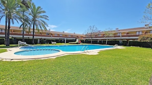Terrasse et piscine