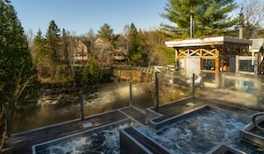 Outdoor spa tub