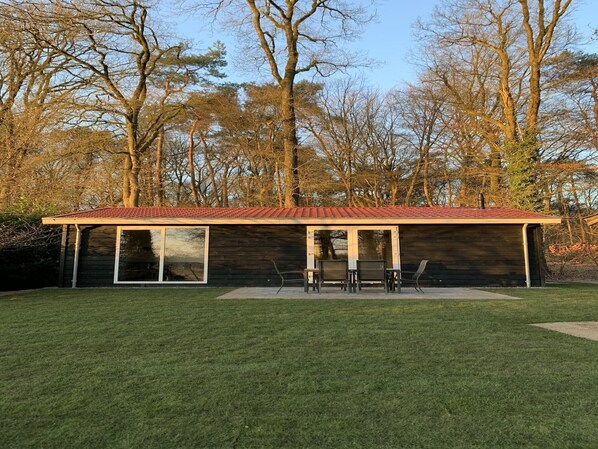 Außenseite Ferienhaus [Sommer]