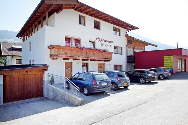 Außenseite Ferienhaus [Sommer]