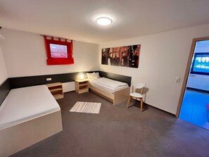 Schlafzimmer 2