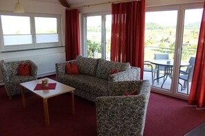 Wohnzimmer | Ferienwohnung Reisberg