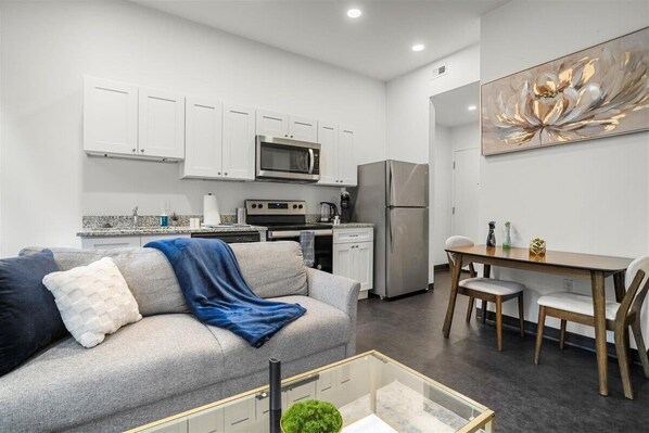 CozySuites | Stunning 1BR in Downtown Pitts. #34