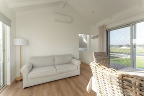 Cosy Coastal Comfort with Natural Light