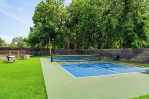 A private community pickleball court
