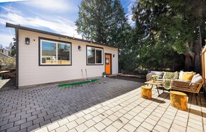 Here is the entrance and the front yard with sunshine!
