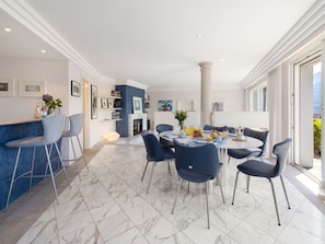 Sol, Design Intérieur, Sol, Meubles, Plafond, Chaise, Table Cuisine Et Salle A Manger, Pièce, Appartement, Salle À Manger