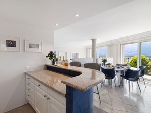 Design Intérieur, Sol, Plafond, Meubles, Sol, Comptoir, Cabinetry, Pièce, Cuisine, Chaise