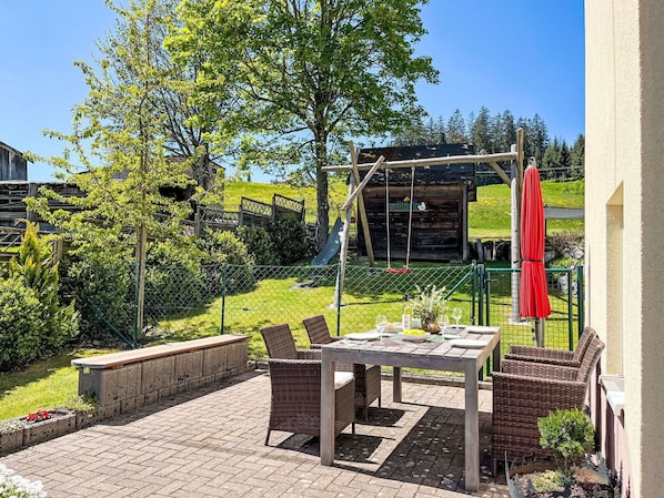 Möbel, Gartenmöbel, Garten, Tabelle, Strauch, Stuhl, Tisch Im Freien, Grundstueck, Schatten