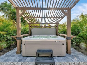 Bain à remous extérieur