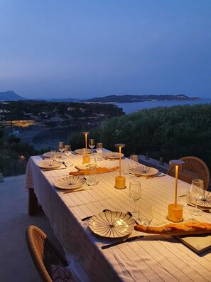 Outdoor dining