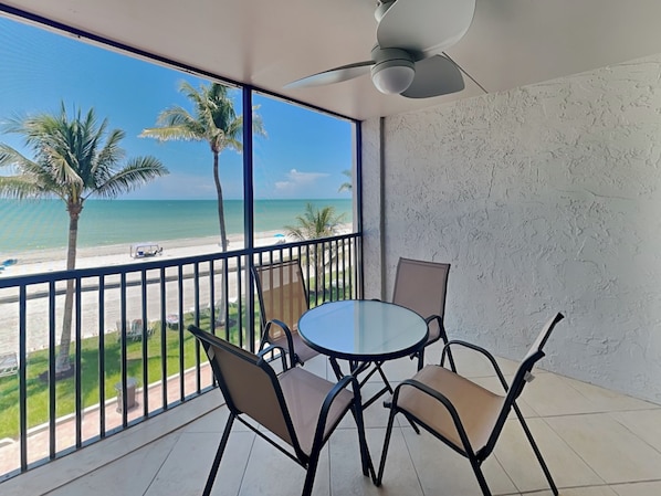 Welcome to Seaside Resort 208