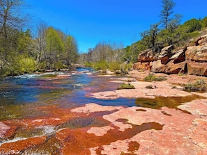 A short walk to Oak Creek!