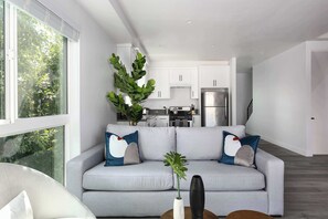 "Stylish and cozy for your leisure time."