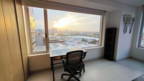 Work in style at this modern workstation with breathtaking city views and stunning sunsets. Perfect for productivity during the day and relaxation in the evening
