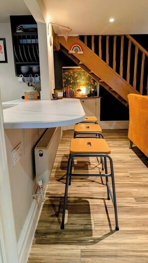 Breakfast bar & Lounge