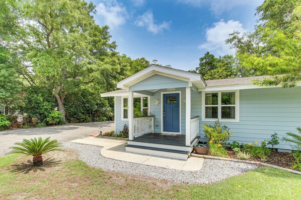Long Beach Vacation Rental | 2BR | 2BA | 1,100 Sq Ft | 2 Steps for Access