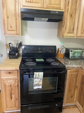 4 burner electric stove/ oven