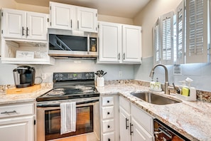 Kitchen | 1st Floor | Dining Table | Dishware/Flatware