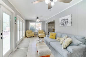 Sunroom | Central A/C | Furnace Heating | Free WiFi