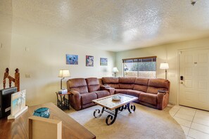 Living Room | Free WiFi | Smart TV | 1st Floor