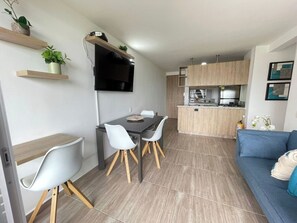 comedor hasta 6 puestos, se puede expandir la mesa