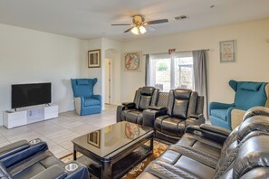 Living Room | Free WiFi | Smart TV