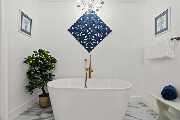 Third Floor | Ensuite | Soaker tub and shower
