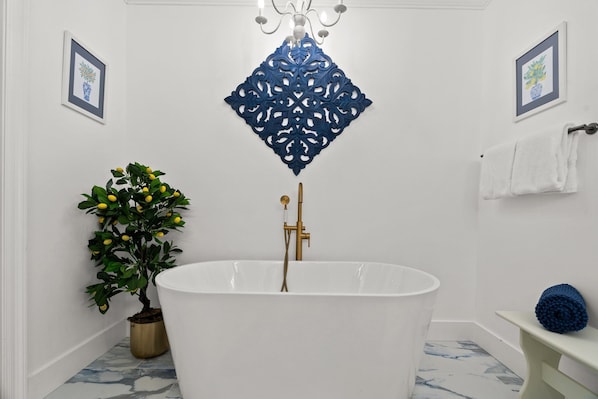 Third Floor | Ensuite | Soaker tub and shower