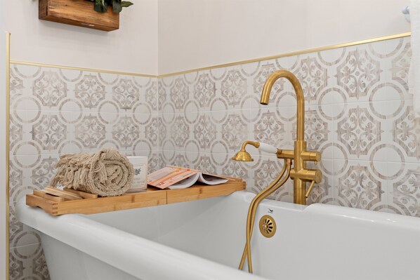 A bathtub made for a queen