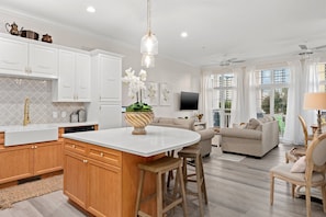 Second Floor | Bright and open spaces